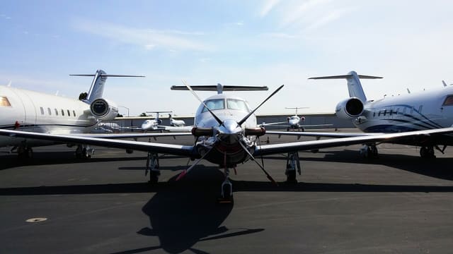 N777JZ - Business jet
