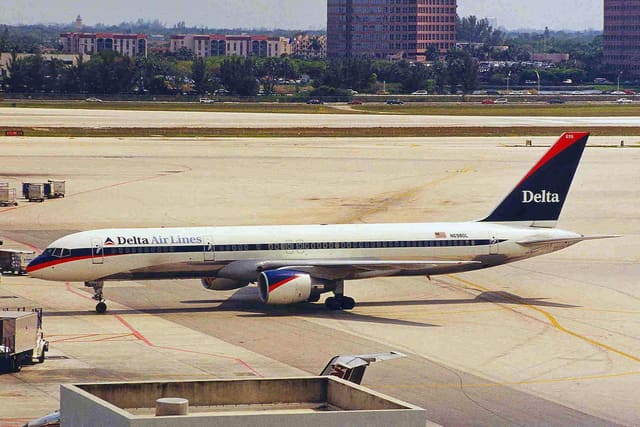 N698DL - Twin-engine aircraft