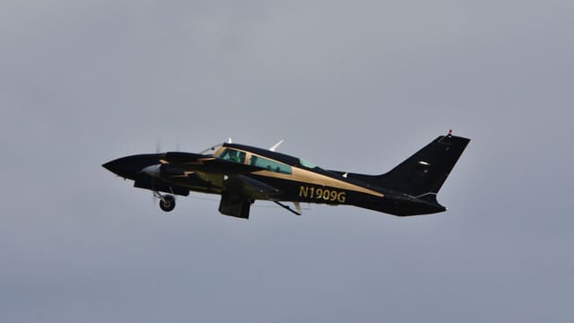 N1909G - Twin-engine aircraft