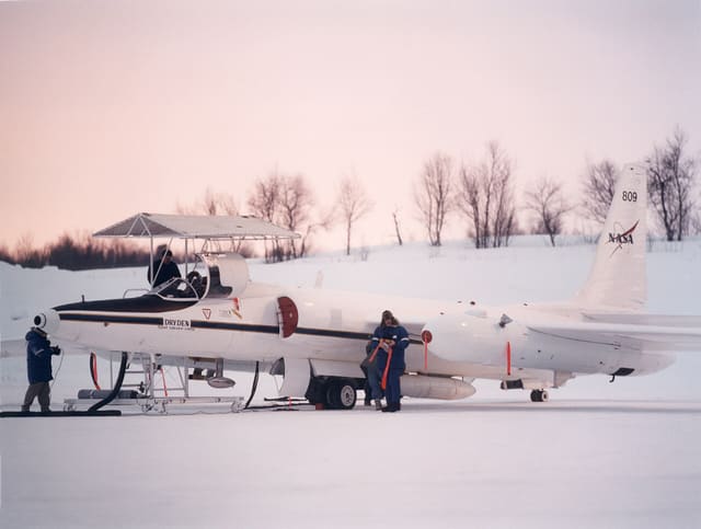 N809NA - Twin-engine aircraft