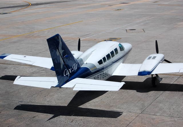 N67886 - Twin-engine aircraft