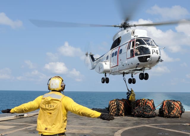 N330KW - Helicopter