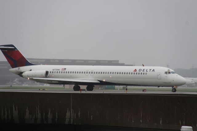 N775NC - Douglas