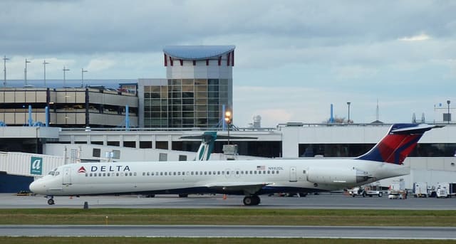 N982DL - Aircraft