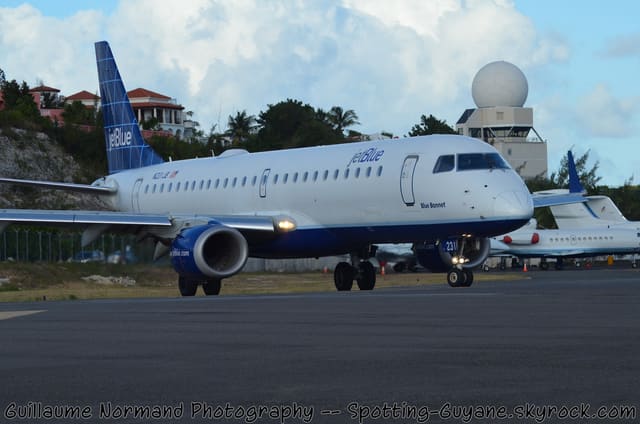 N231JB - Twin-engine aircraft