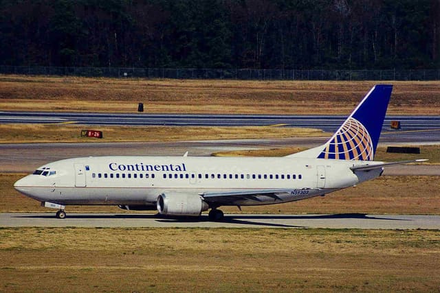 N59302 - Twin-engine aircraft