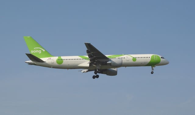 N6709 - Twin-engine aircraft