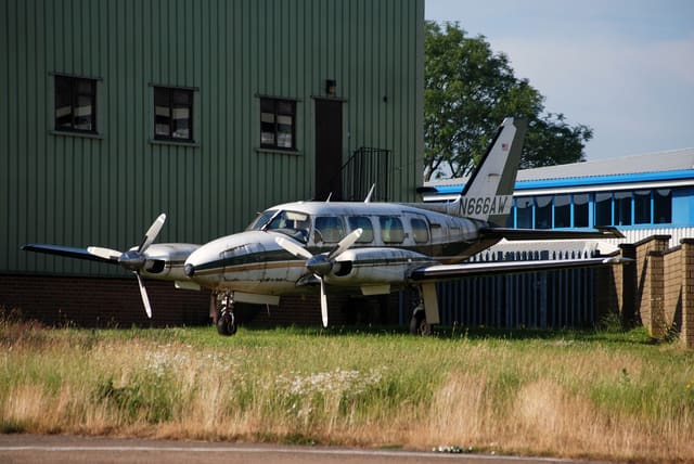 N666AW - Twin-engine aircraft