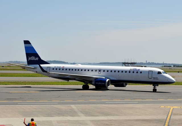 N179JB - Twin-engine aircraft