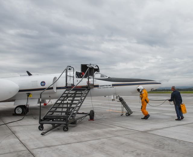 N806NA - Business jet
