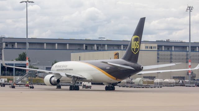 N327UP - Boeing