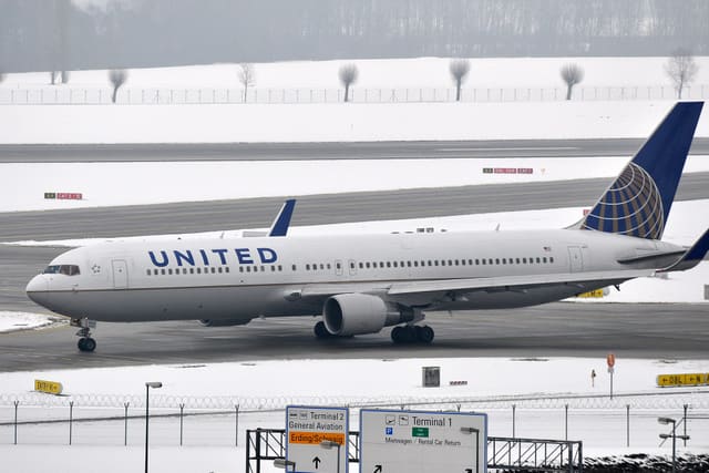 N672UA - Boeing