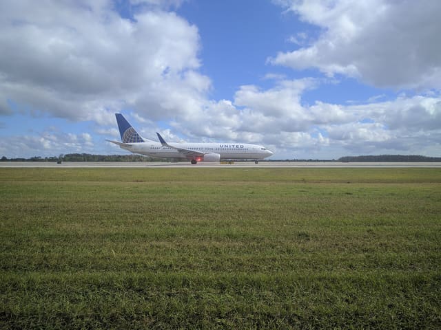 N76505 - Twin-engine aircraft