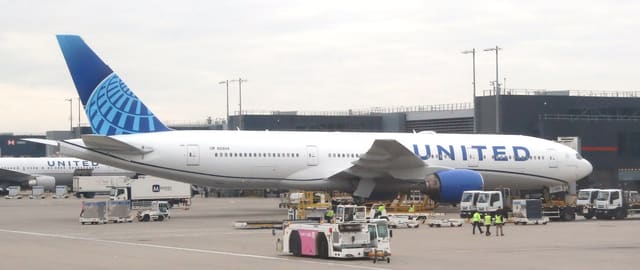 N216UA - Twin-engine aircraft