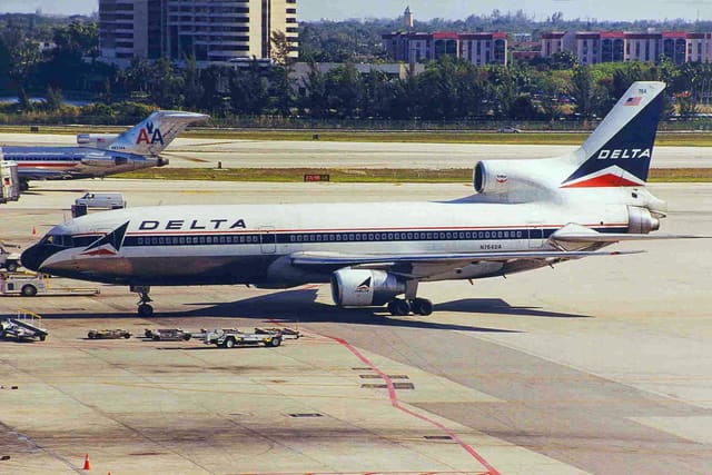 N764DA - Douglas