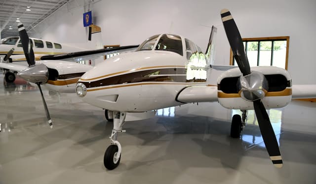 N9695R - Beechcraft