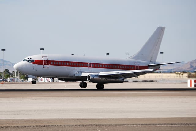 N4529W - Twin-engine aircraft