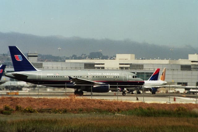N824UA - Aircraft