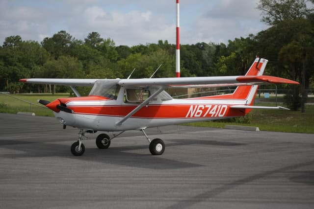 N67410 - Single-engine aircraft
