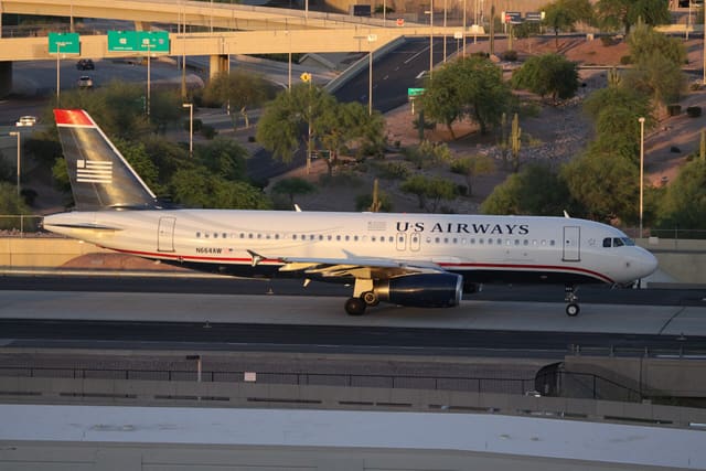 N664AW - Twin-engine aircraft