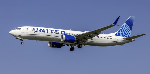 N77579 - Twin-engine aircraft