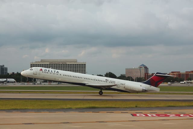 N908DE - Twin-engine aircraft