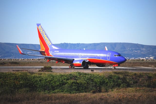 N407WN - Twin-engine aircraft