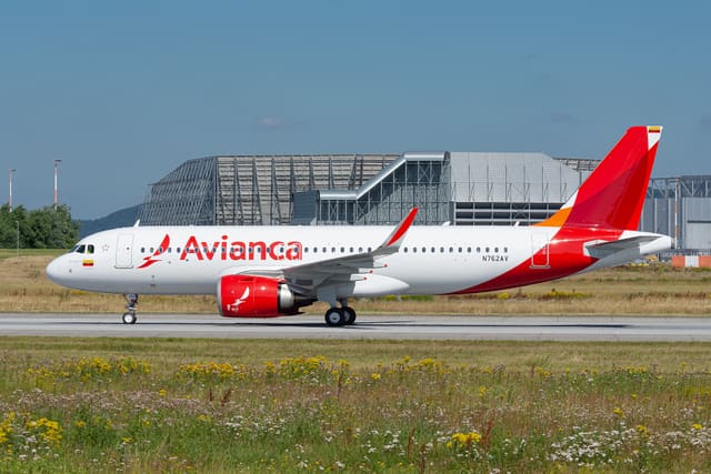 N762AV - Airbus