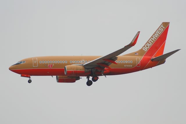N740SW - Twin-engine aircraft