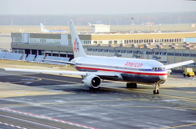 N368AA - Twin-engine aircraft