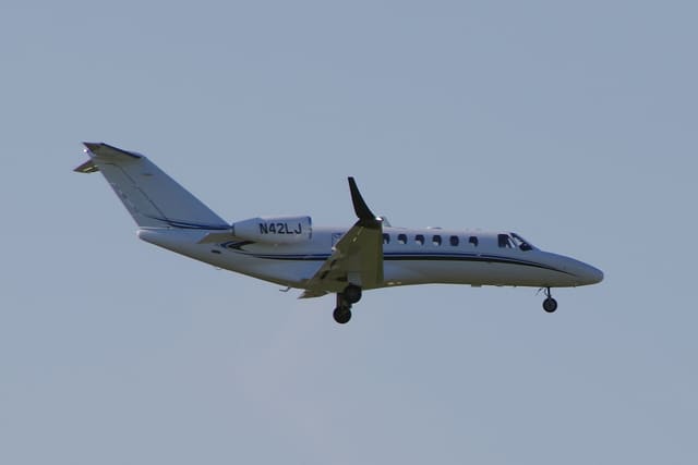N42LJ - Business jet