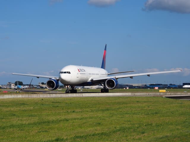 N862DA - Twin-engine aircraft