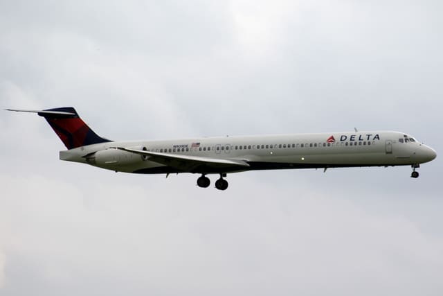N909DE - Boeing