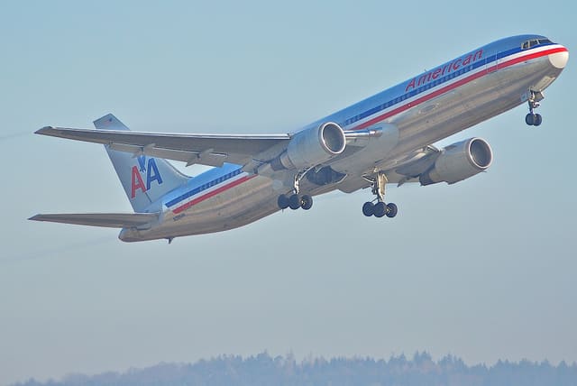 N396AN - Twin-engine aircraft
