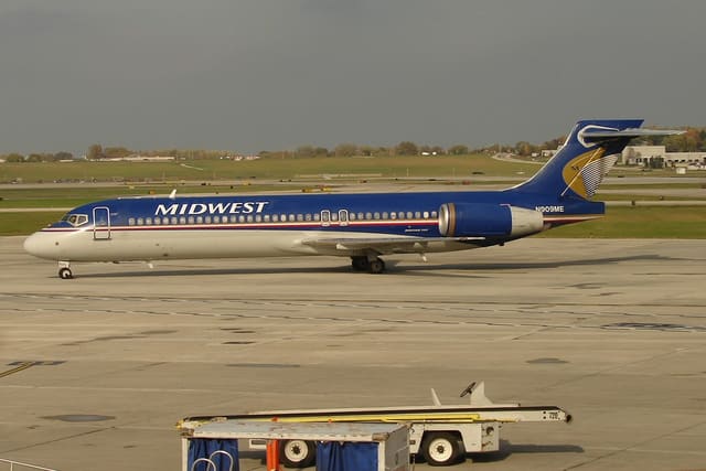 N909ME - Douglas