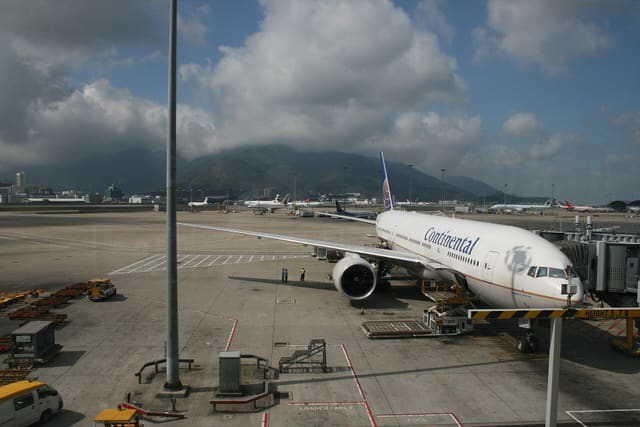 N78001 - Twin-engine aircraft