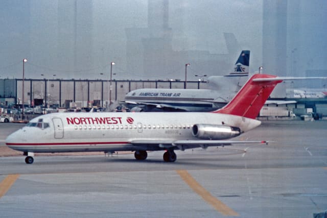 N8903E - Douglas