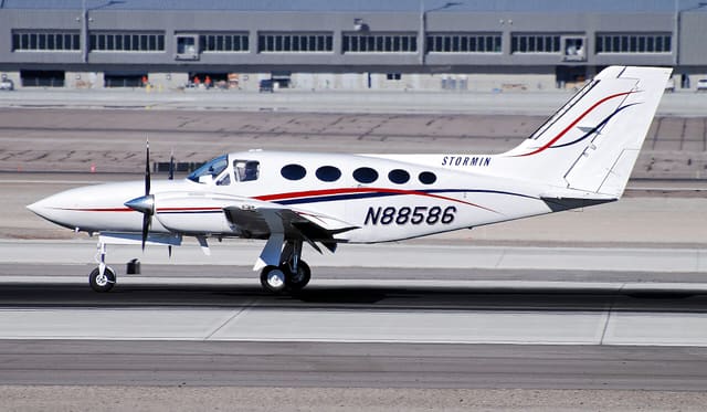 N88586 - Twin-engine aircraft