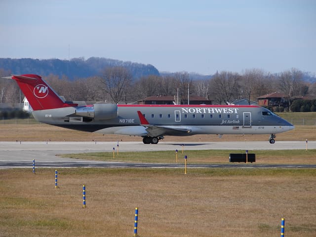 N8718E - Bombardier