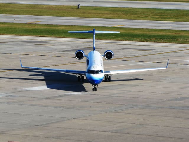 N169GJ - Twin-engine aircraft