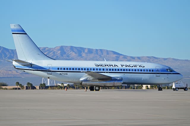 N712S - Twin-engine aircraft