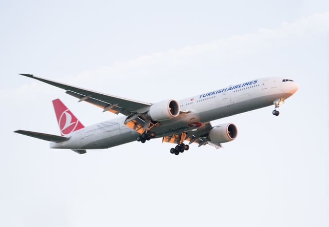 TC-JOB — Twin-engine aircraft