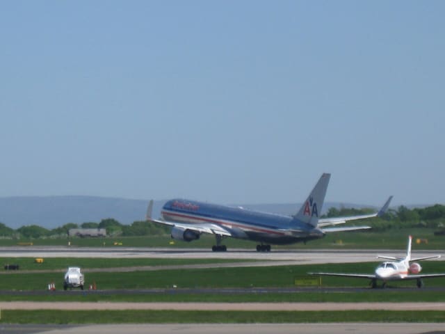 N345AN - Twin-engine aircraft