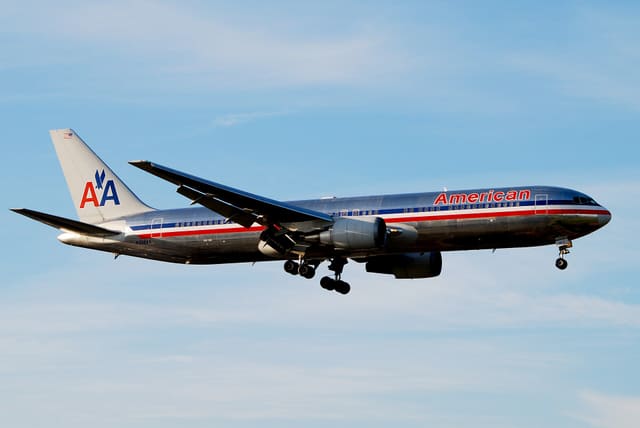 N352AA - Twin-engine aircraft