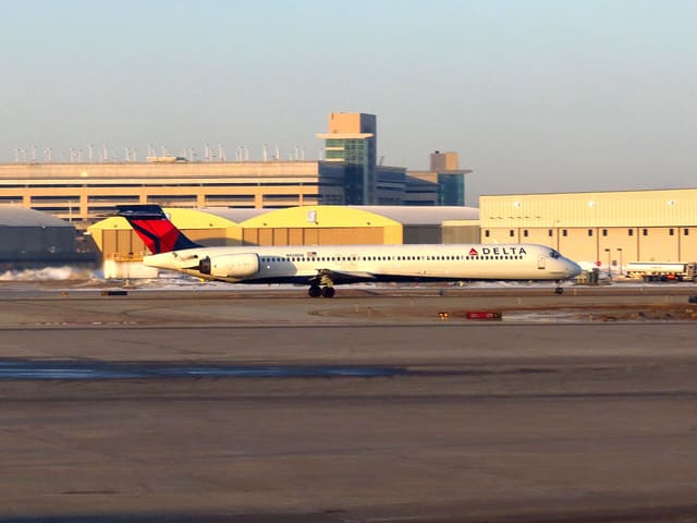 N928DN - Twin-engine aircraft