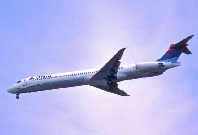 N906DL - Douglas