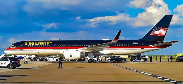N757AF - Twin-engine aircraft