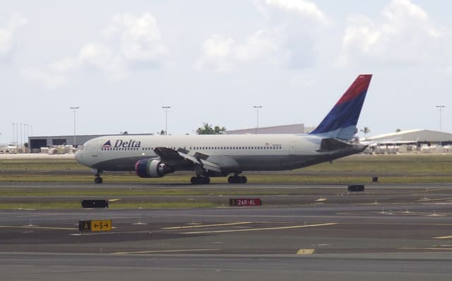 N1402A - Twin-engine aircraft