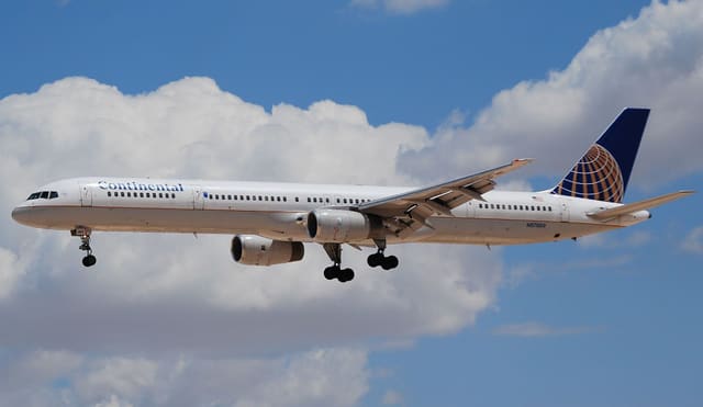 N57869 - Twin-engine aircraft