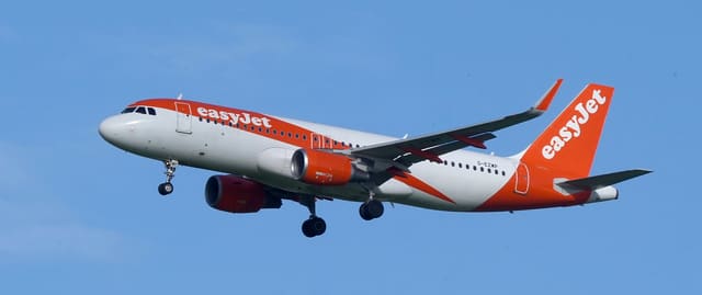 G-EZWP - Twin-engine aircraft